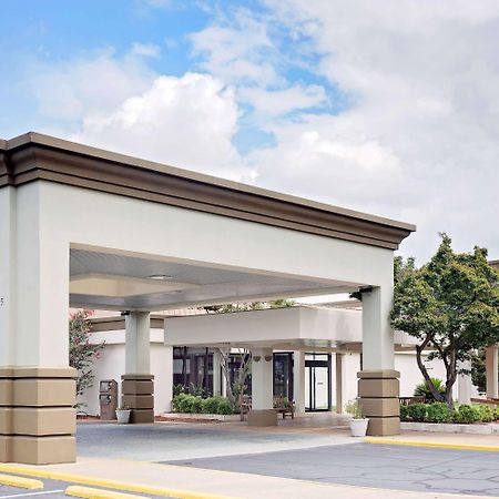 Days Inn By Wyndham Montgomery Near Aum 외부 사진