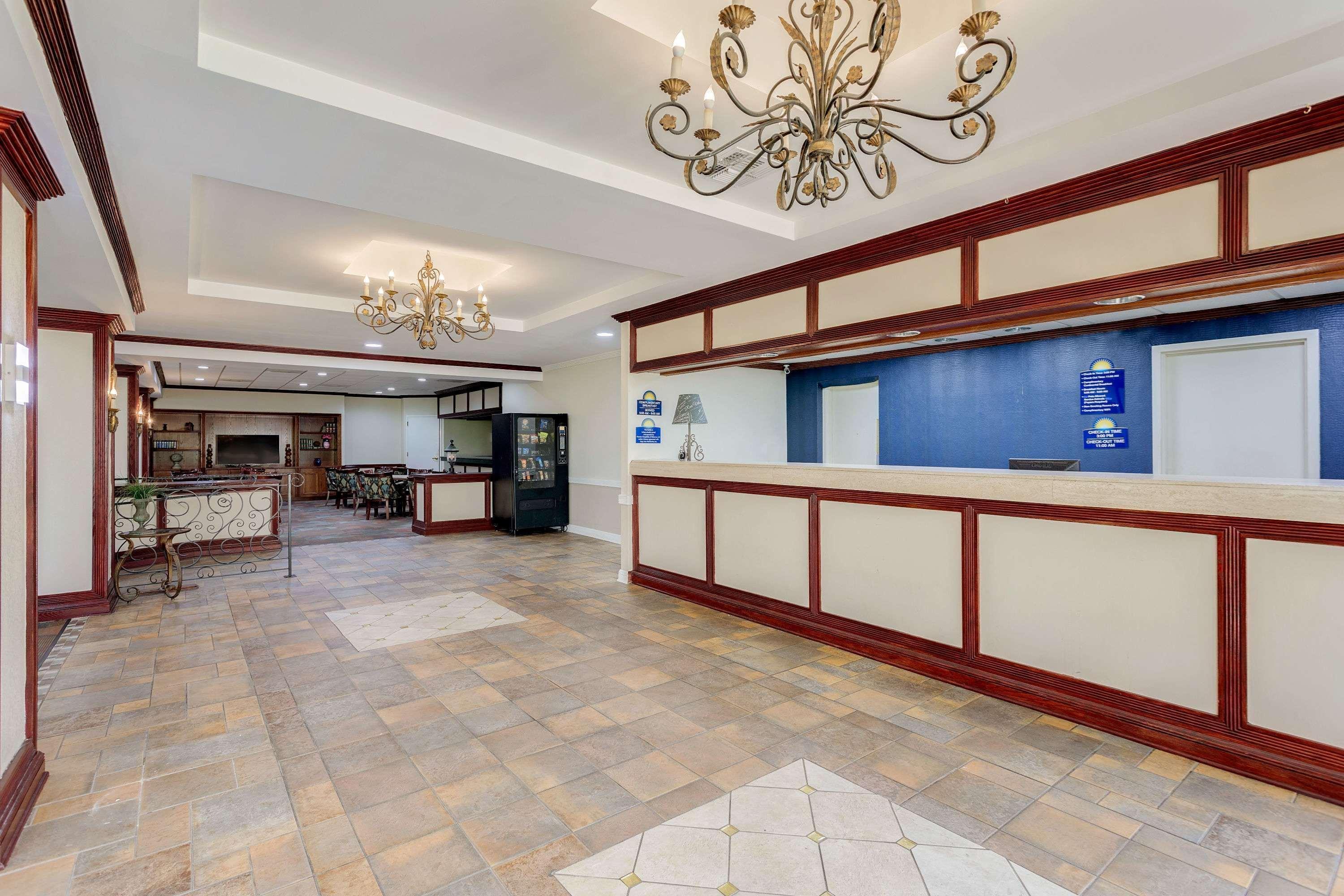 Days Inn By Wyndham Montgomery Near Aum 외부 사진