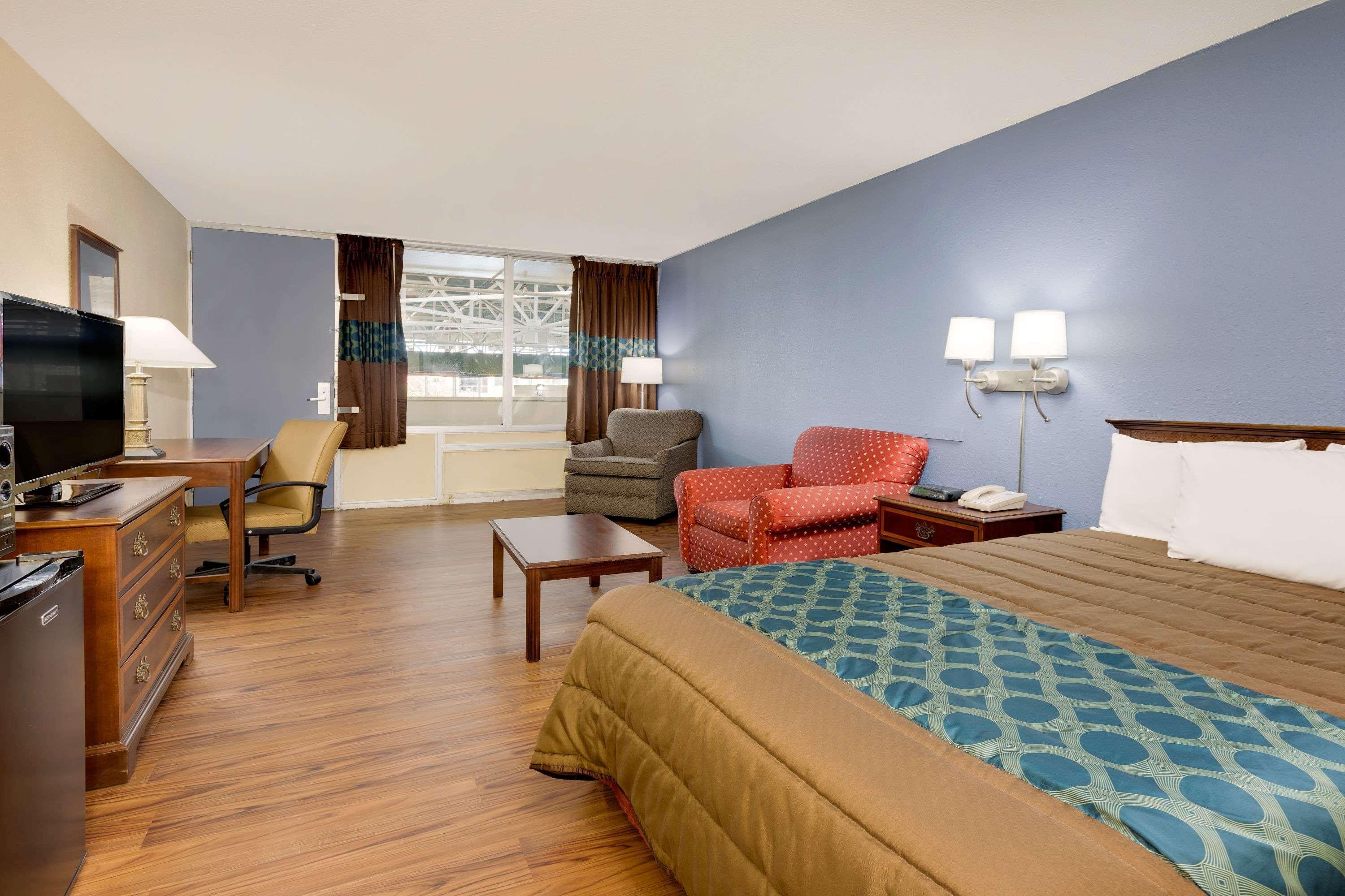 Days Inn By Wyndham Montgomery Near Aum 외부 사진