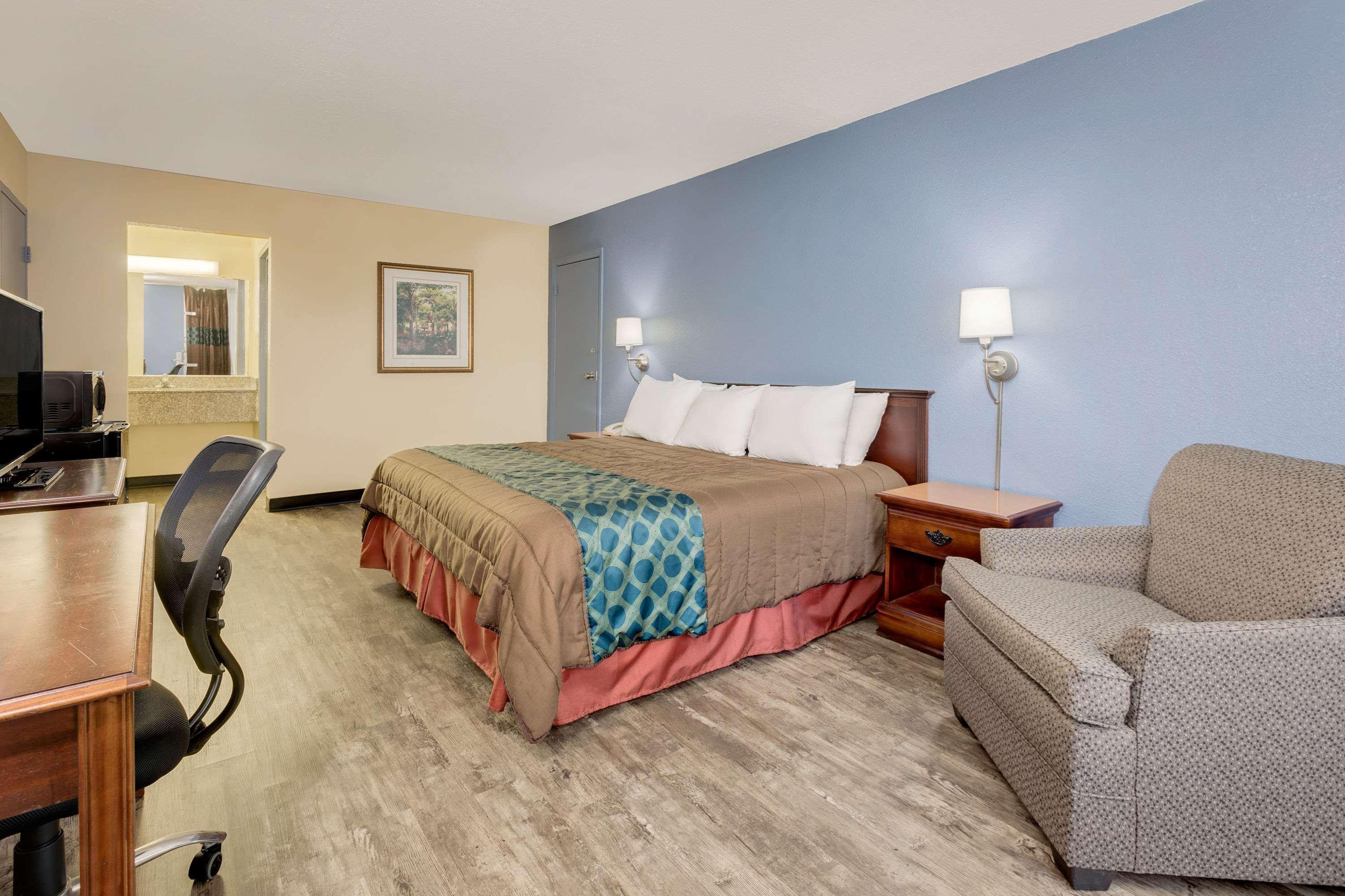 Days Inn By Wyndham Montgomery Near Aum 외부 사진