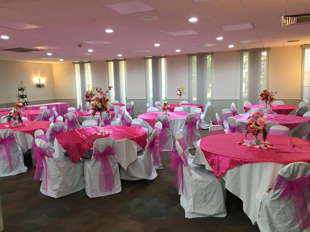 Days Inn By Wyndham Montgomery Near Aum 외부 사진