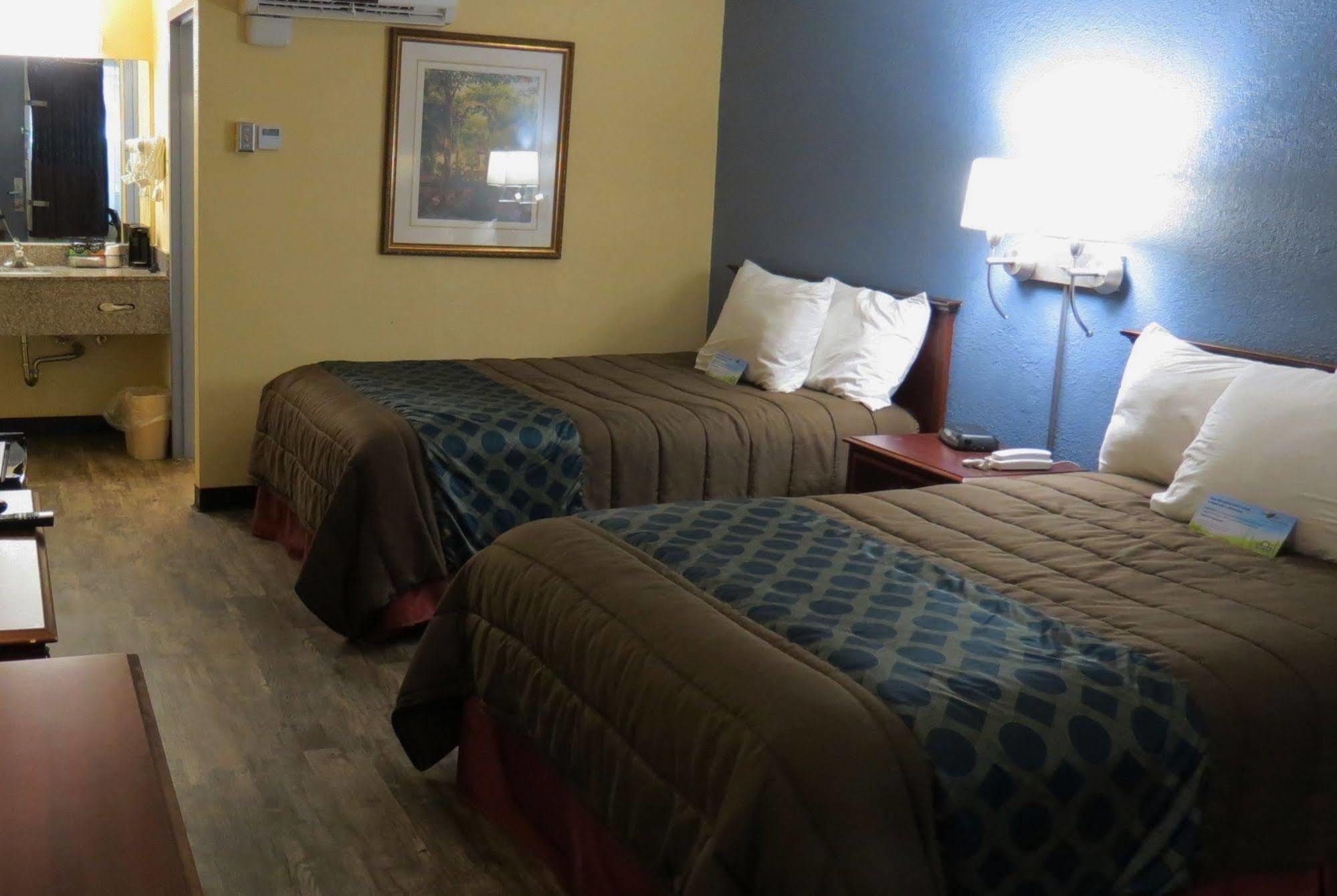 Days Inn By Wyndham Montgomery Near Aum 외부 사진